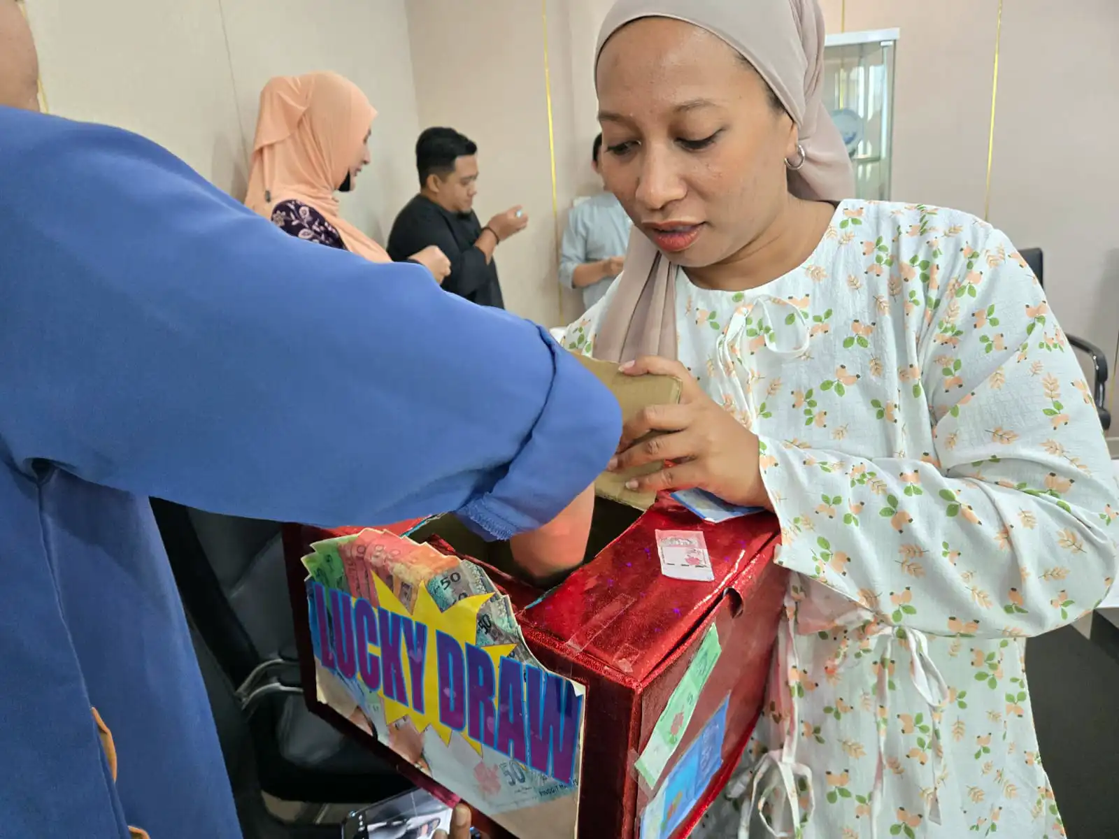 Hari Raya 2025 Lucky Draw Box