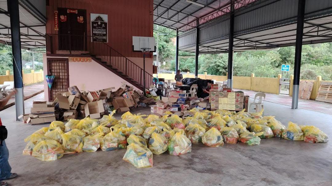 Ichiplas Team Packing Donation Items